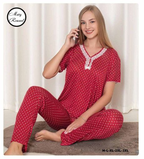 kırmızı zemin üzerine beyaz puantiyeli, kısa kollu ve dantel detaylı  pijama